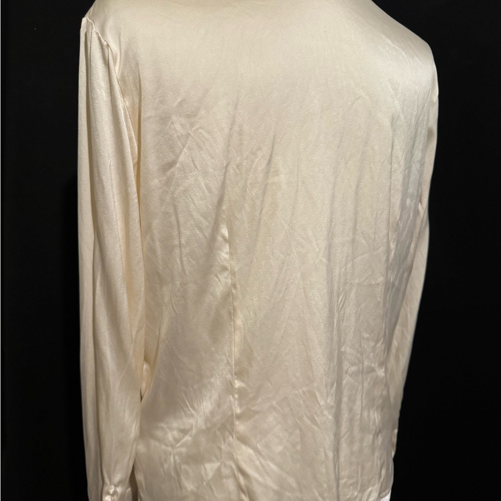 UNIQUE Vintage 80s Designer (Chanel i believe) Stretch Silk Charmeuse blouse - Picture 2 of 9